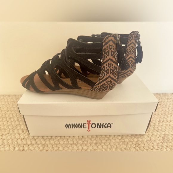 Minnetonka Brand New Women’s Merida II Sandal Black - Picture 2 of 5
